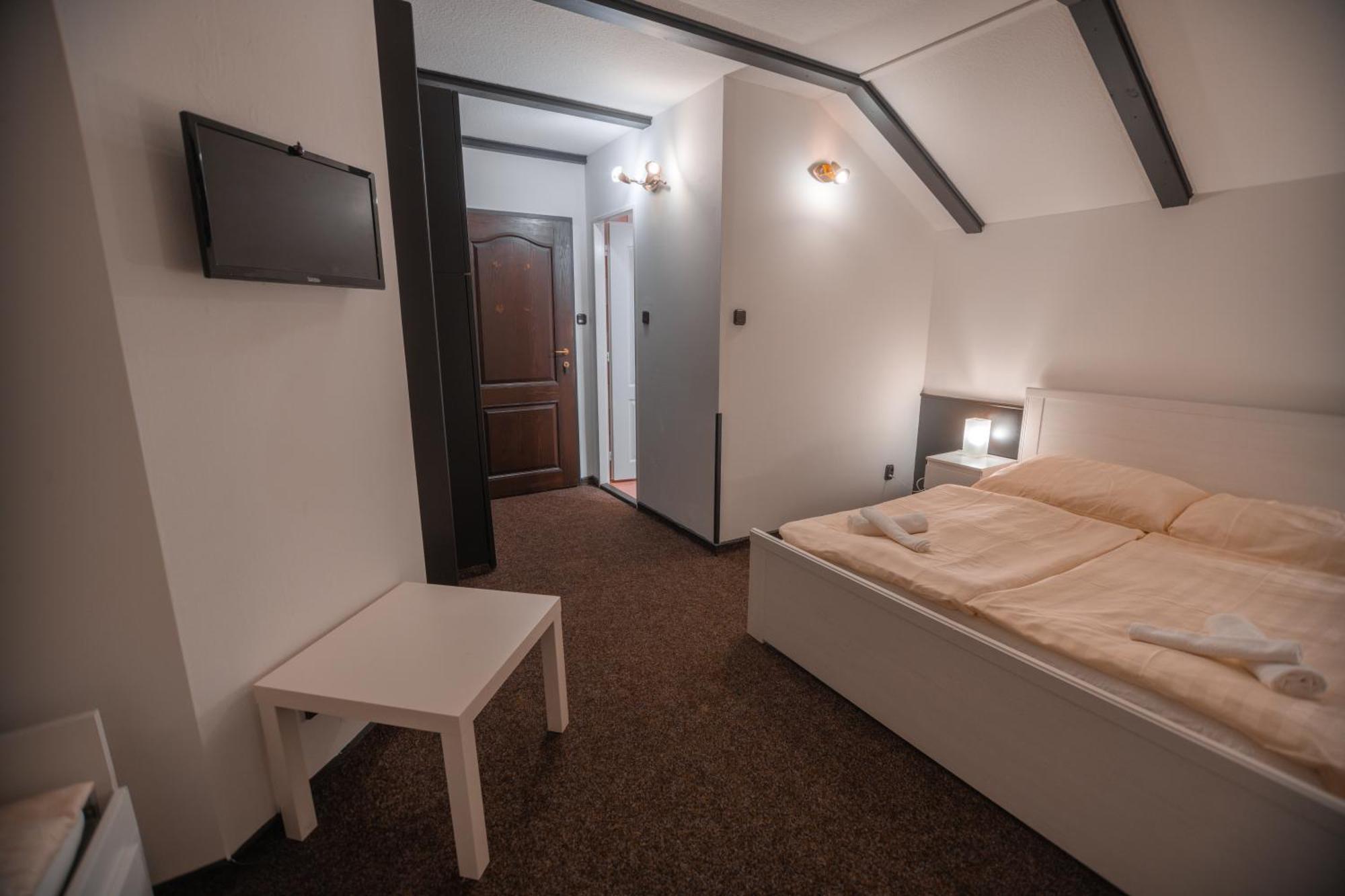 Hotel Lovecky Zamecek Orion Liberec Luaran gambar